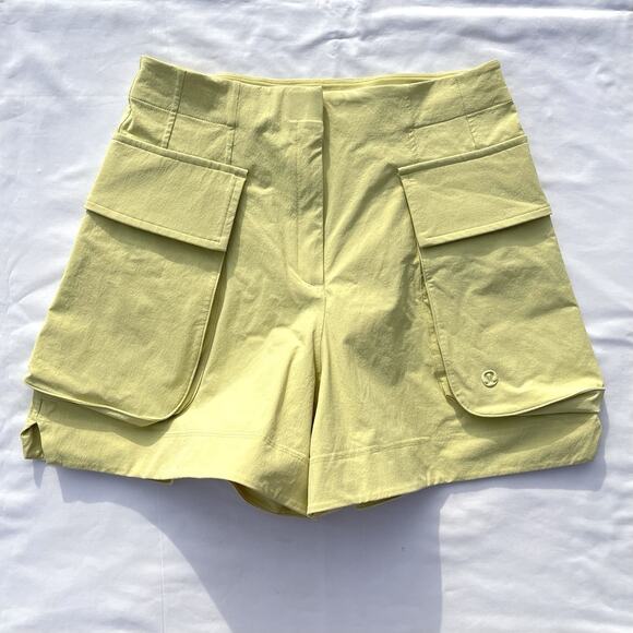 Lululemon Relaxed Fit Super High Rise Cargo Short 4" Finch Yellow Womens 4 - Picture 1 of 4